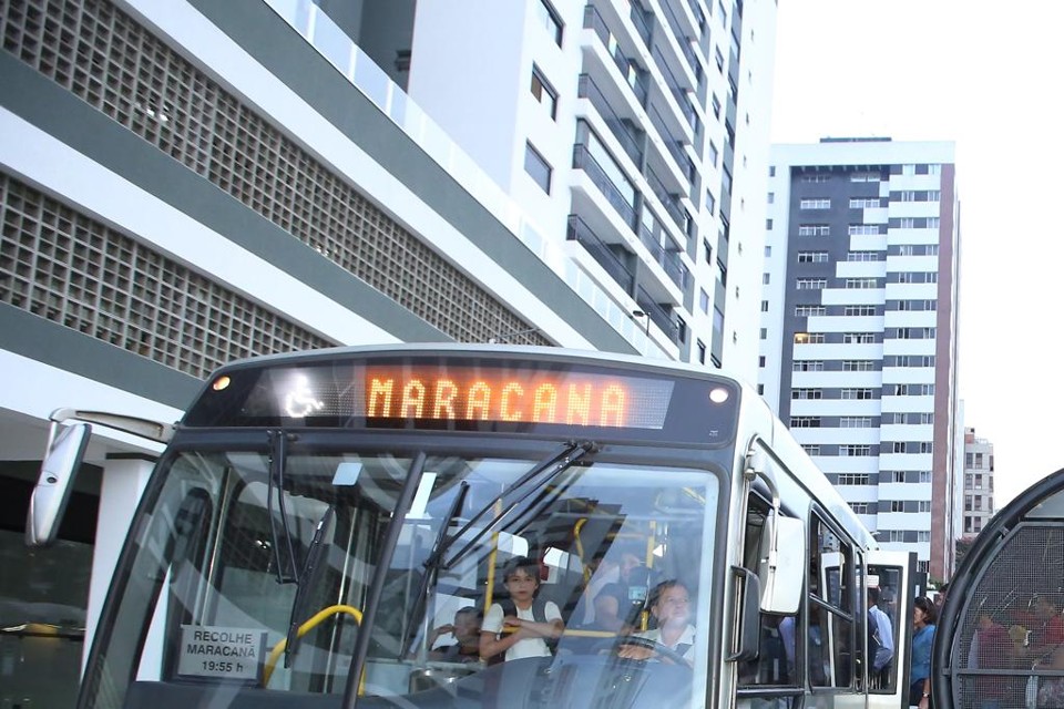 Linha do ligeirinho que liga Colombo a Curitiba é uma das que foi encurtada pela Comec. | Giuliano Gomes/Gazeta do Povo