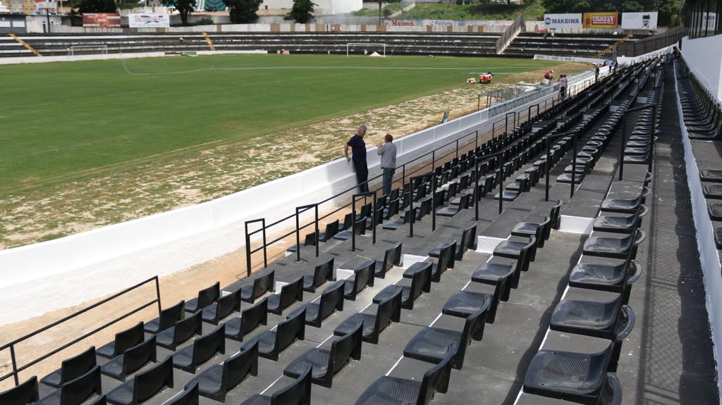 Cadeiras do Germano Krüger pertenciam à Arena da Baixada, antes da Copa do Mundo. | Luciano Mendes/Gazeta do Povo