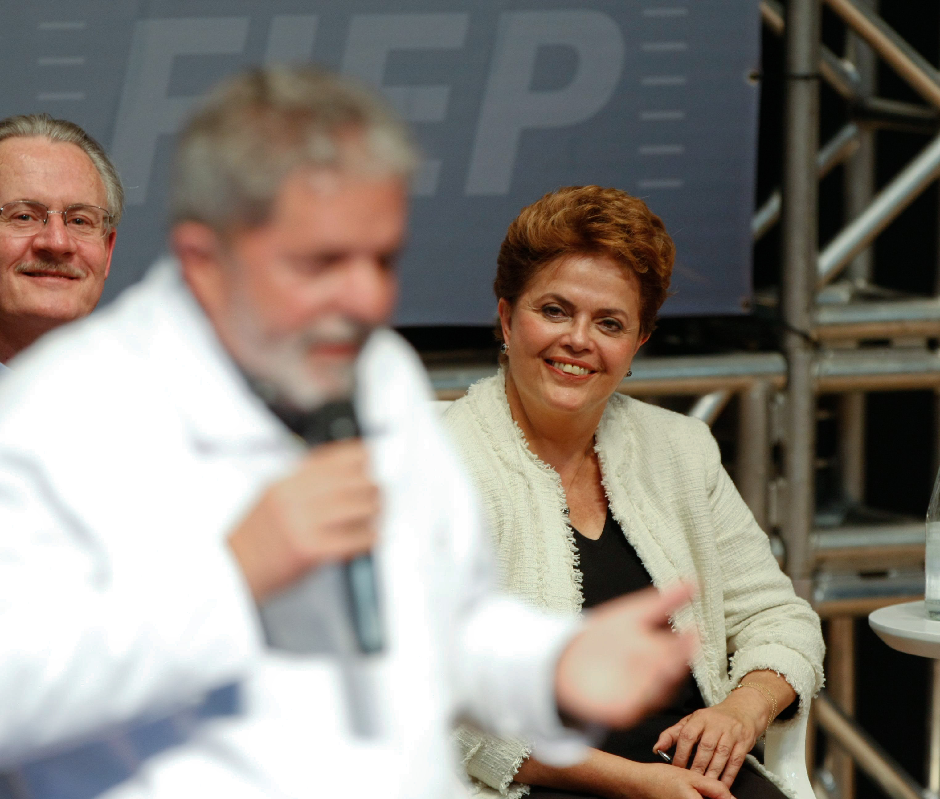 A petista comunicou o antecessor e dirigentes do PT que está disposta a rever as novas regras. | Daniel Castellano/AGP