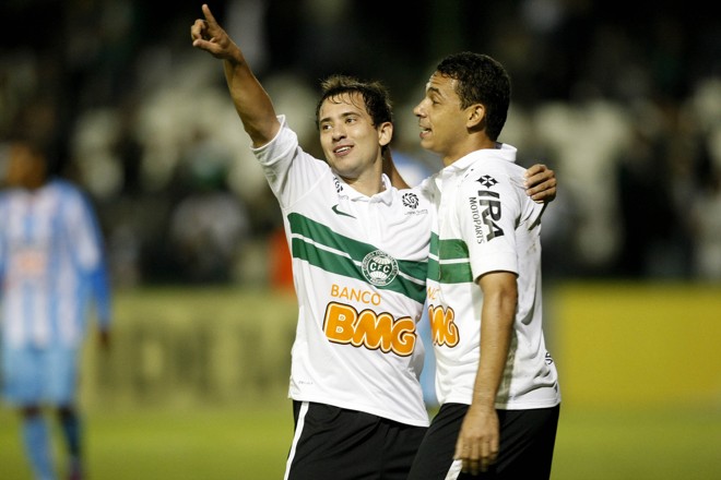 Na partida de ida das oitavas de final, o Coritiba praticamente garantiu a classificação ao vencer o Paysandu por 4 a 1. Éverton Ribeiro fez o dele. | Antônio More/Gazeta do Povo