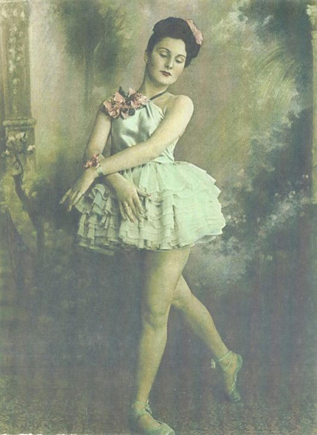 Marlene Tourinho e o primeiro tutu do Paraná, em 1948. | Arquivo Pessoal