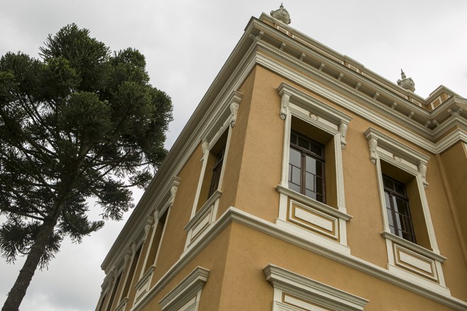 Palácio Garibaldi foi construído com traços da arquitetura eclética, predominante no período. | Marcelo Andrade/Gazeta do Povo