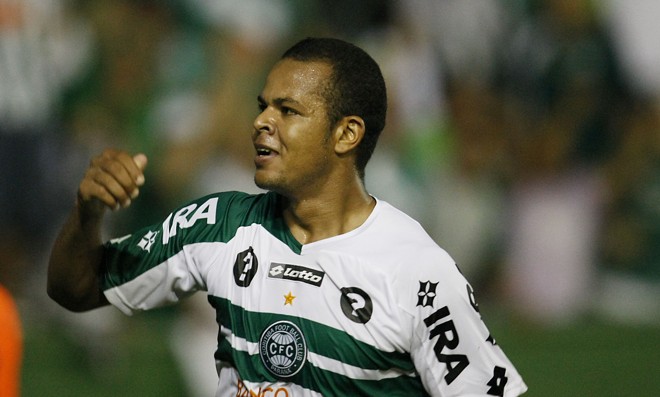 Nas oitavas de final, o Coxa passeou e goleou o Caxias por 4 a 0 no Couto Pereira. Bill marcou duas vezes. | Hedeson Alves/Gazeta do Povo