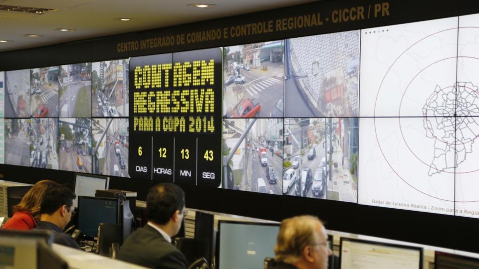 Imagem de Centro de Comando e Controle de segurança da Copa em Curitiba: investigação não indica em quais cidades teria havido irregularidades. | Henry Milléo/ Gazeta do Povo