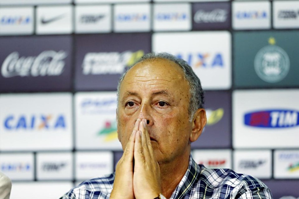 Ernesto Pedroso mostrou insatisfação com clássico em Cascavel. | Albari Rosa/Gazeta do Povo