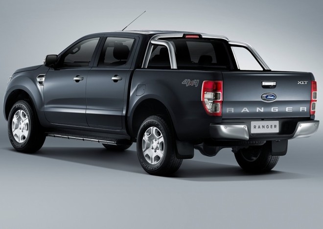 A traseira praticamente não mudou . Apenas uma pequena atualização nos elementos da lanterna. | Divulgação/Ford