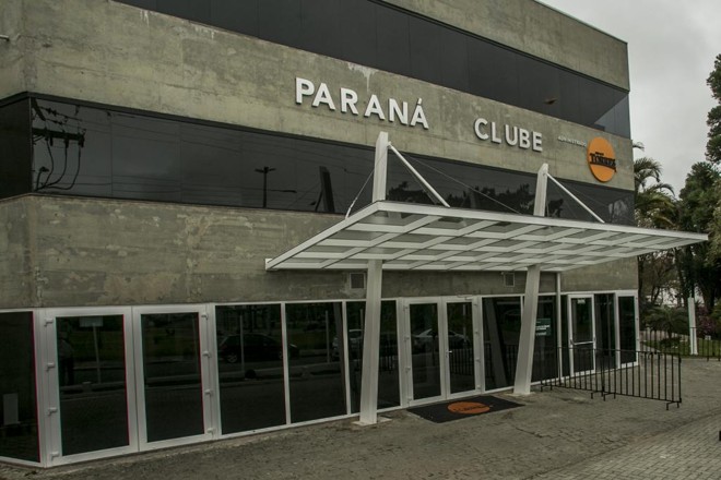 A partir da reta final do Brasileiro de 2007, com o rebaixamento próximo, não ficou fácil ser presidente do Paraná. Veja como terminou a gestão dos últimos cinco presidentes do clube. | Marcelo Andrade/Gazeta do Povo