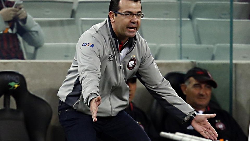 Enderson Moreira descarta a possibilidade de o Foz prejudicar intencionalmente o Atlético: “Qualquer equipe entra para vencer”. | Albari Rosa/Gazeta do Povo