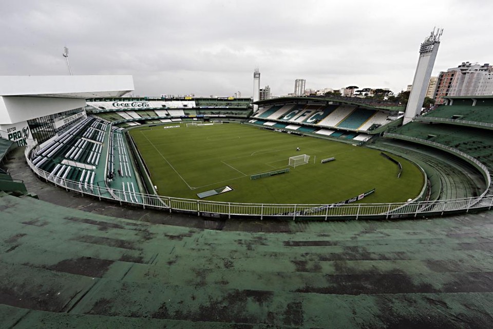 Coxa cogita torcida única do Paraná no Couto. | Albari Rosa/Gazeta do Povo