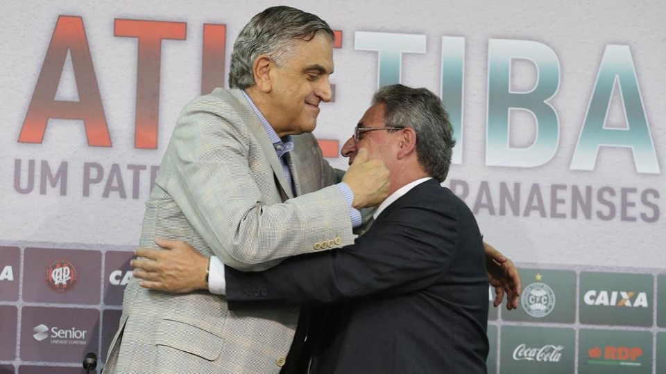 Mario Celso Petraglia e Rogério Bacellar, presidentes de Atlético e Coritiba, respectivamente. | Ivonaldo Alexandre/Gazeta do Povo
