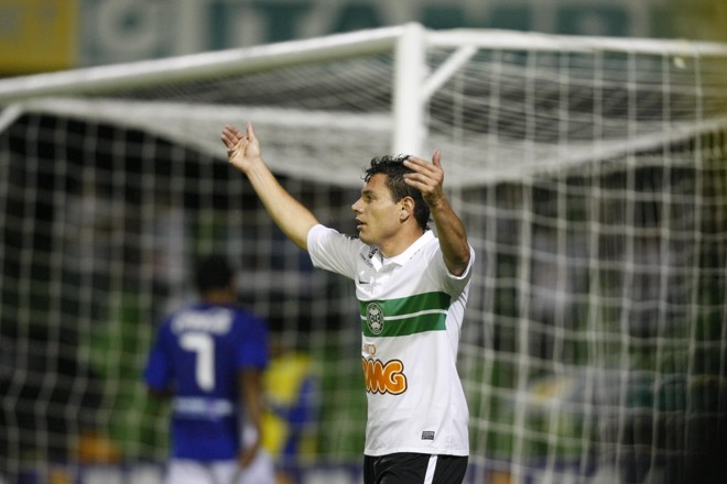 Depois de empatar na estreia contra o Nacional-AM por 0 a 0, o Coxa venceu no Couto por 2 a 0 . Anderson Aquino marcou duas vezes. | Daniel Castellano/Gazeta do Povo