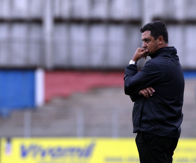 Técnico Marquinhos Santos do Coritiba no clássico com o Paraná | Daniel Castellano / Gazeta do Povo