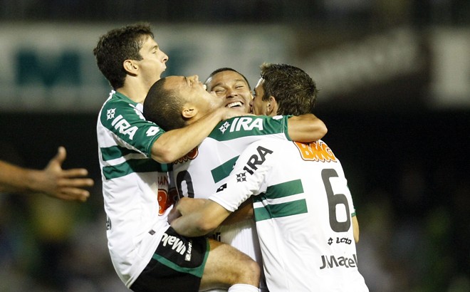 Léo Gago deixou o dele na goleada sobre o Palmeiras. | Hedeson Alves /Gazeta do Povo