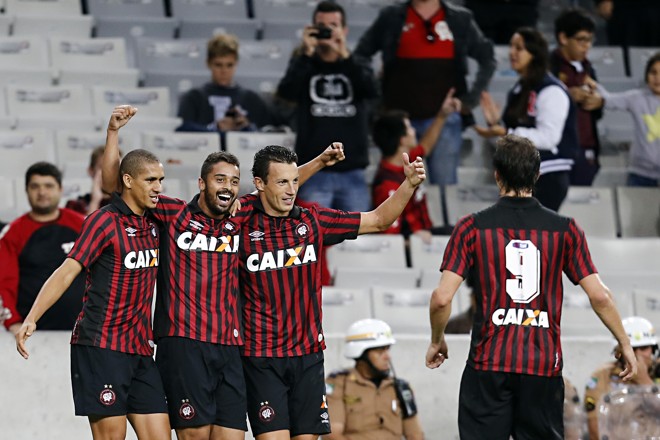 Dellatorre saiu do banco de reservas para marcar o sexto gol. | Albari Rosa/Gazeta do Povo