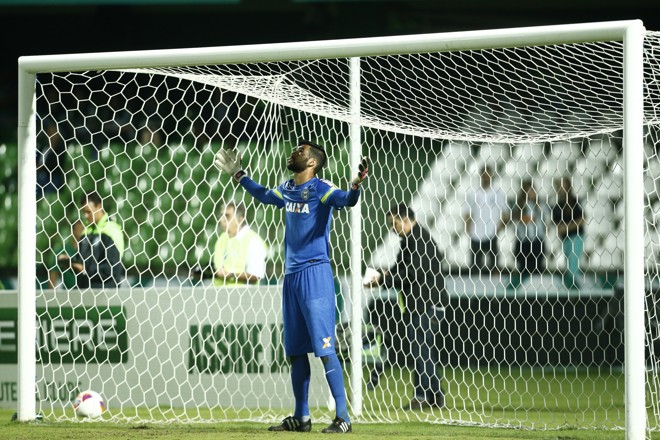 Vaná entrou em campo podendo subir na lista dos goleiros de maior série invicta do Coritiba em estaduais. | Hugo Harada/Gazeta do Povo