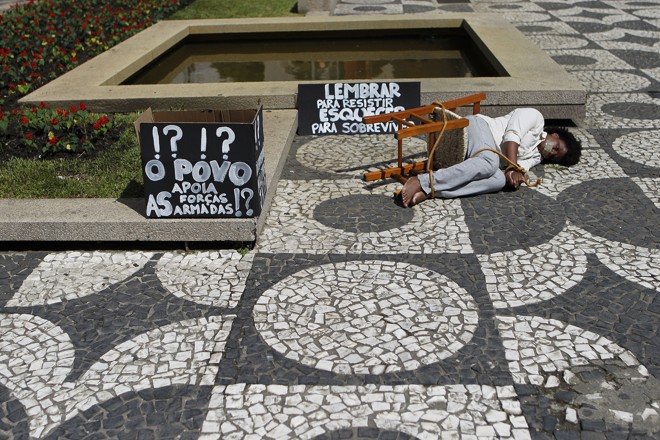 Intervenção do Festival de Teatro de Curitiba propôs reflexão sobre a Ditadura Militar | Jonathan Campos/Gazeta do Povo