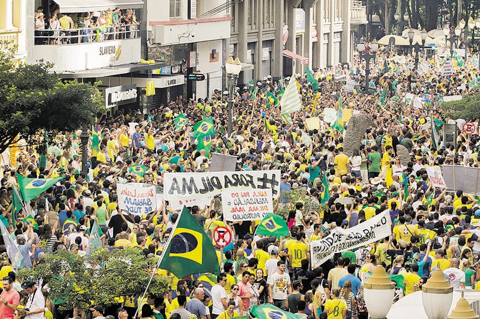 Manifestantes na Boca Maldita: protesto de Curitiba foi o quarto maior do país. | Paulo Lisboa / Tribuna