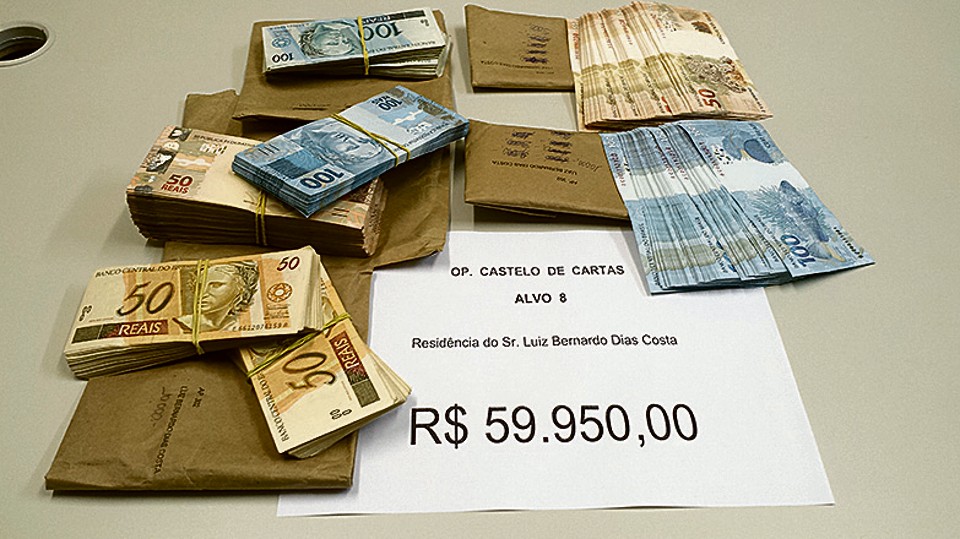 Envelopes com dinheiro vivo foram encontrados pelo Gaeco. | Divulgação
