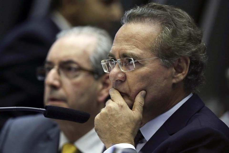 Calheiros e, ao fundo, Eduardo Cunha. PMDB quer ser protagonista de mudanças no sistema político. | Ueslei Marcelino/Reuters