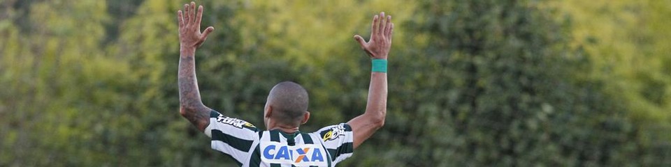 O Coritiba de Wellington Paulista assumiu a liderança e pretende mantê-la para ter vantagem no mata-mata. | Antônio More/Gazeta do Povo