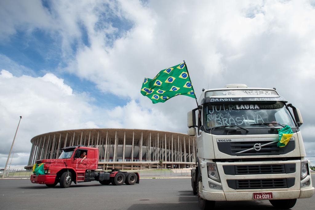 Caminhões estacionados no Estádio Mané Garrincha: protesto dos grevistas em Brasília foi adiado. | Marcelo Camargo/Agência Brasil