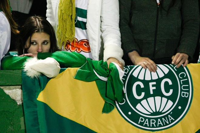 O que restou à torcida do Coritiba foi lamentar a perda do título no Couto Pereira. | Daniel Castellano/Gazeta do Povo