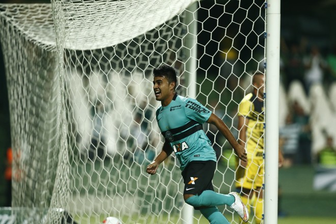Foi o décimo gol de Rafhael Lucas, artilheiro do Campeonato Paranaense. | Hugo Harada/Gazeta do Povo