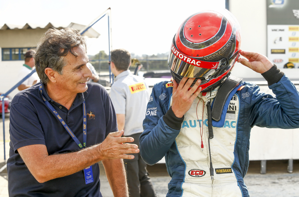 Nelsão com o filho Pedro, durante prova da Fórmula 3, em Curitiba, no início de fevereiro. Agora é Piquet pai quem vai para a pista em Pinhais, | Hugo Harada/Gazeta do Povo