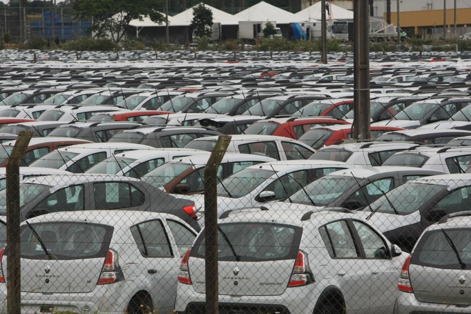 Com acordo, governo brasileiro restringe a entrada de veículos num momento em que o mercado interno está desaquecido. | Ivonaldo Alexandre/Gazeta do Povo
