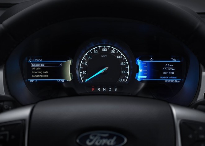 Como no Fusion atual e no novo Edge, que chega ao Brasil até o fim do ano, o painel de instrumentos é totalmente configurável. | Divulgação/Ford
