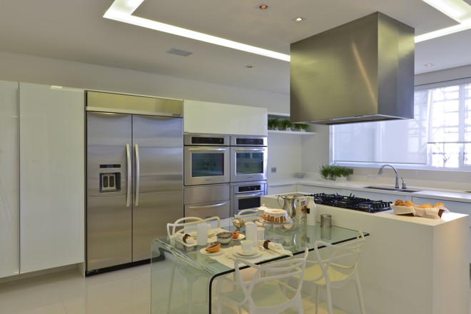 Cozinha do decorado do Palazzo Lumini, no Ecoville, pela construtora San Remo. | Mel Gabardo
