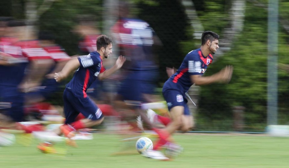 Treino do Paraná no CT Racco: Tricolor tem aproveitamento mediano em 2015 entre os times da Série B. | Daniel Castellano/Gazeta do Povo