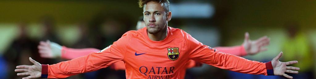 Neymar mostra sincronia com o uruguaio Luis Suárez, que aparece atrás do brasileiro, até na comemoração do gol. | Juan Carlos Cárdenas/Reuters