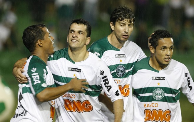 Na partida de volta, o Coritiba garantiu o avanço de fase com vitória por 2 a 0 sobre o Ypiranga-RS. Eltinho marcou um dos gols. | Pedro Serapio /Gazeta do Povo