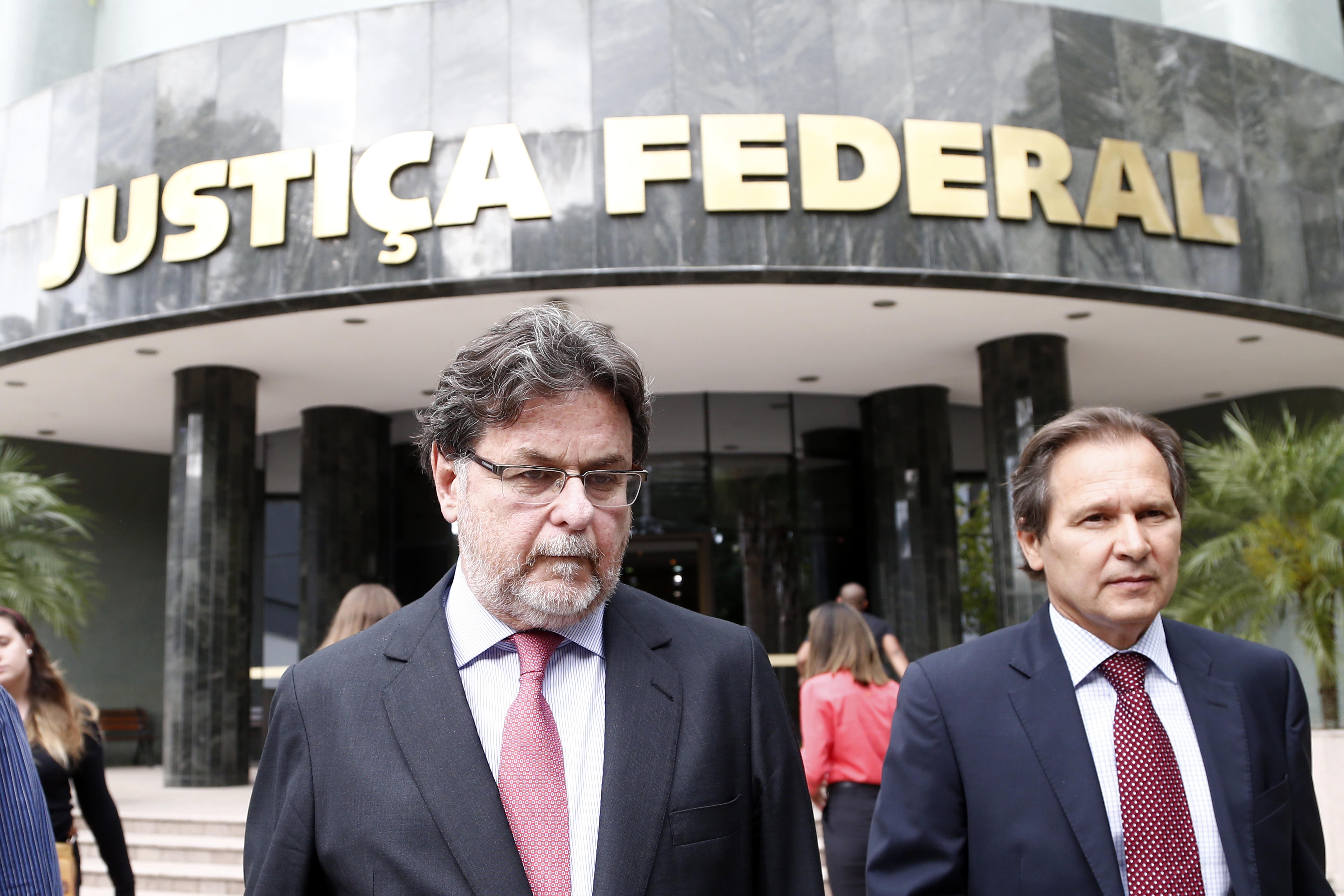 Nélio Machado (à esquerda) reclamou que não tem acesso à vídeos e áudios dos depoimentos de Paulo Roberto Costa e Alberto Youssef | Albari Rosa/Gazeta do Povo