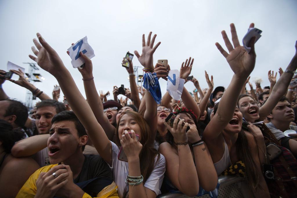 Público soltou a voz no hit “Pumped Up Kicks”. | Sebastião Moreira/EFE