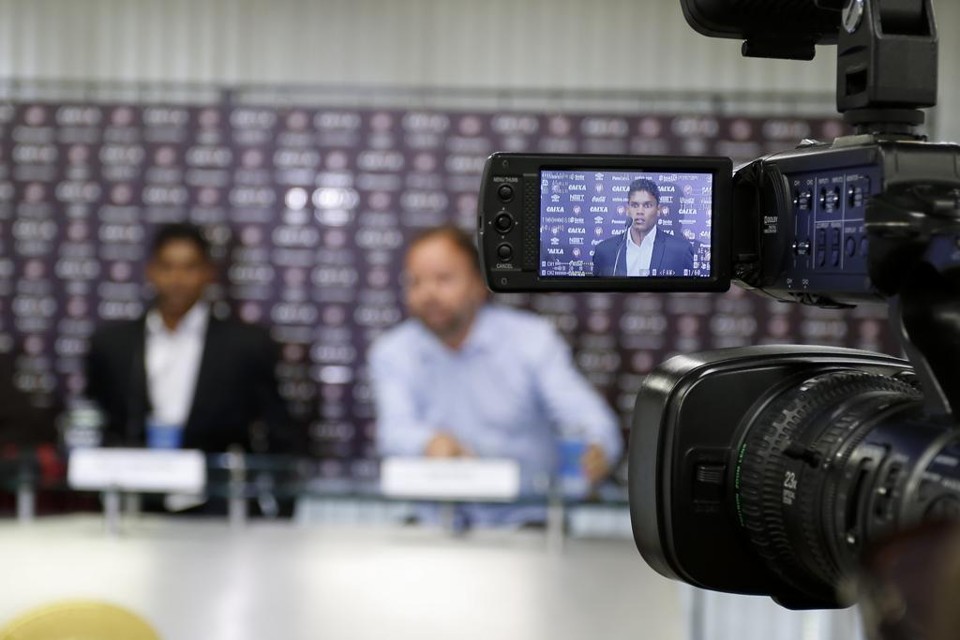 Indiano Romeo Fernandes foi apresentado no CT do Caju com  a presença de diversos veículos de imprensa. | Henry Milleo/Gazeta do Povo