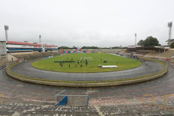 Vila Capanema vazia para o clássico Paraná X Coritiba | Giuliano Gomes/Gazeta do Povo
