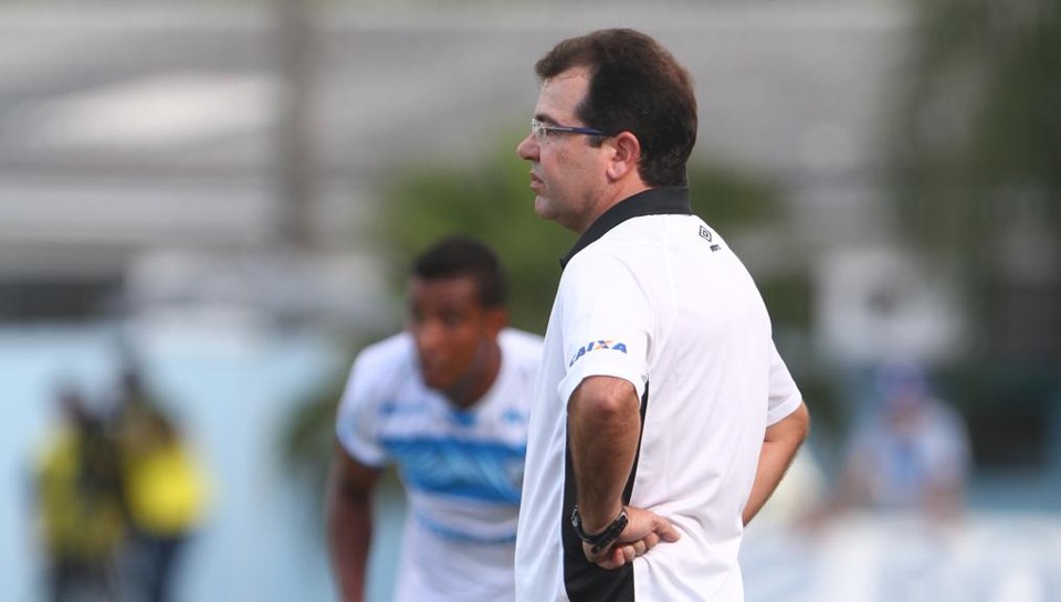 Com o Atlético fora da fase decisiva do Paranaense, Enderson Moreira pensa em mudar a cara do time | Gilberto Abelha/Jornal de Londrina