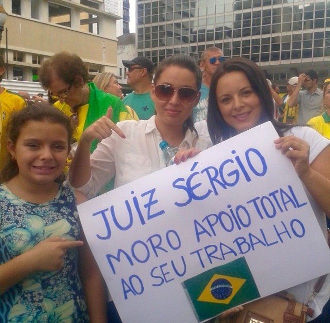 Apoio ao juiz Sérgio Moro, responsável pelo caso da operação Lava Jato. | - Rosana Camargo/#japragazeta