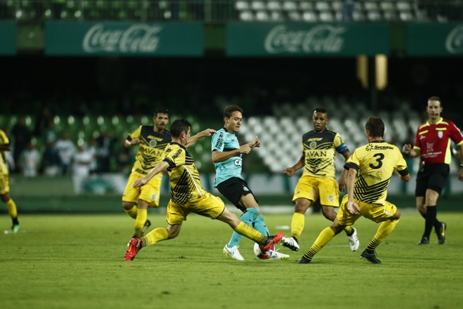 Nos minutos finais, até Keirrison pôde fazer seu primeiro jogo oficial na temporada. | Hugo Harada/Gazeta do Povo