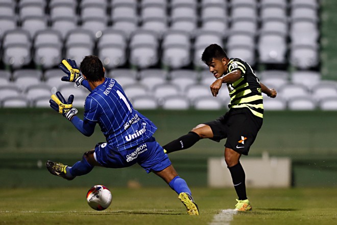 Rafhael Lucas marcou o sexto gol dele no Paranaense | Albari Rosa/Gazeta do Povo