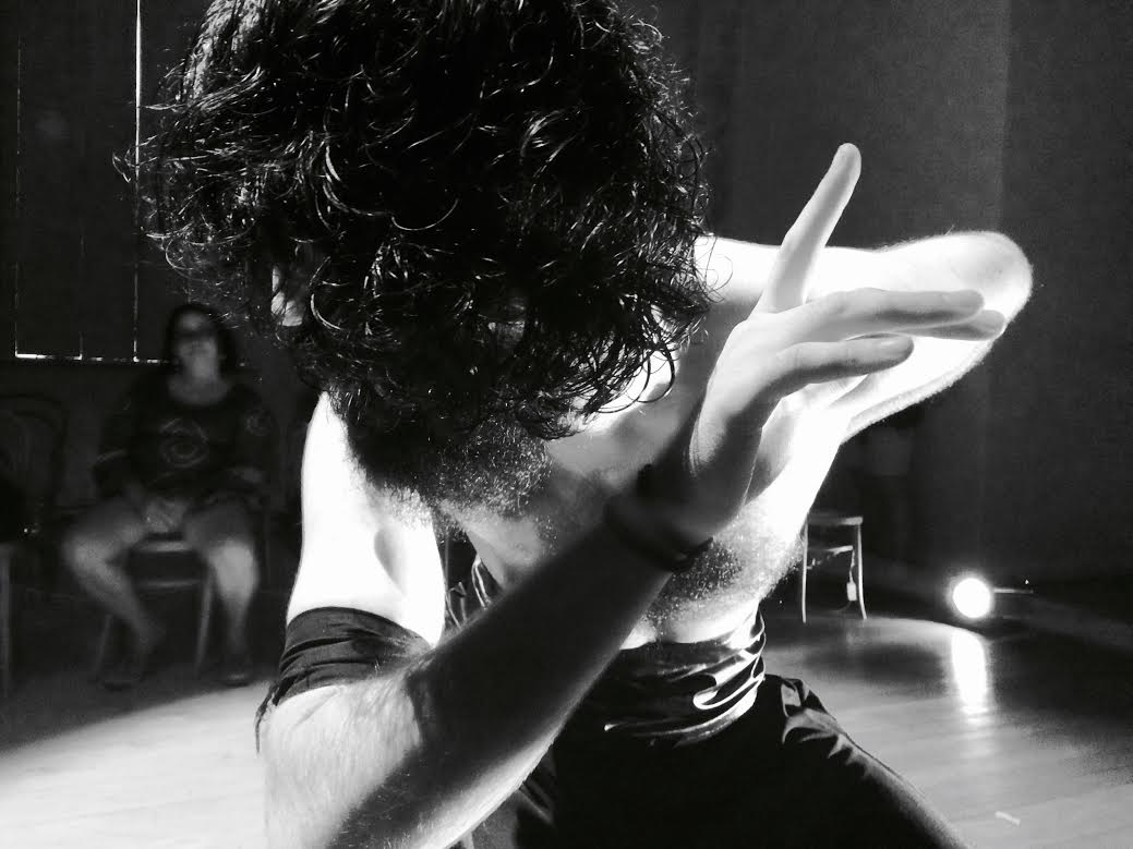 Dúvidas existenciais marcam a apresentação teatral. | Priscilla Fontes