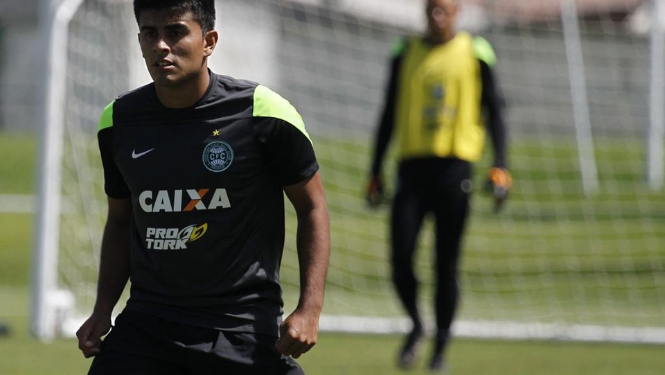 Com contrato renovado, Rafhael Lucas lamenta a saída do companheiro Dudu do Coritiba. | Jonathan Campos/Gazeta do Povo