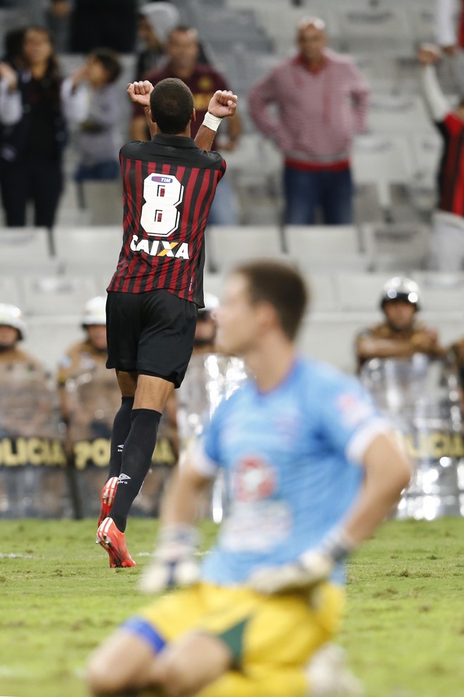 Hernani completou o massacre já nos acréscimos. | Albari Rosa/Gazeta do Povo