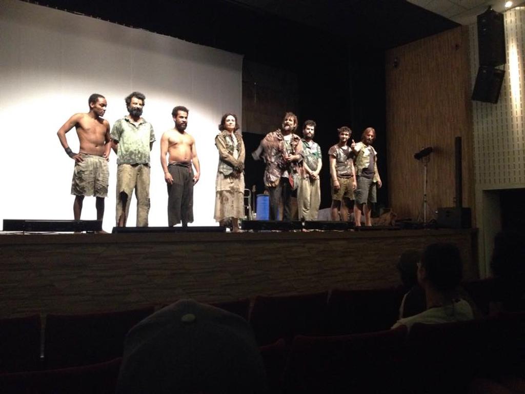 Mendigos no palco: peça ousou e causou polêmica. | Tayná de Campos Soares/Divulgação