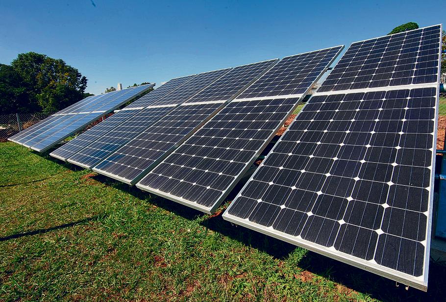 Painéis fotovoltaicos no instituto Tecpar, em Curitiba: para a EPE, geração distribuída vai crescer com força a partir de 2030. | Aniele Nascimento/Gazeta do Povo