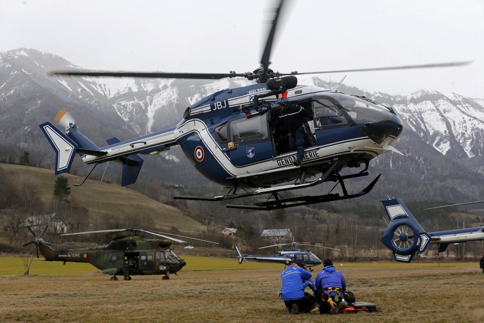 Equipes trabalham nas buscas pelos destroços do avião | Jean-Paul Pelissier/Reuters