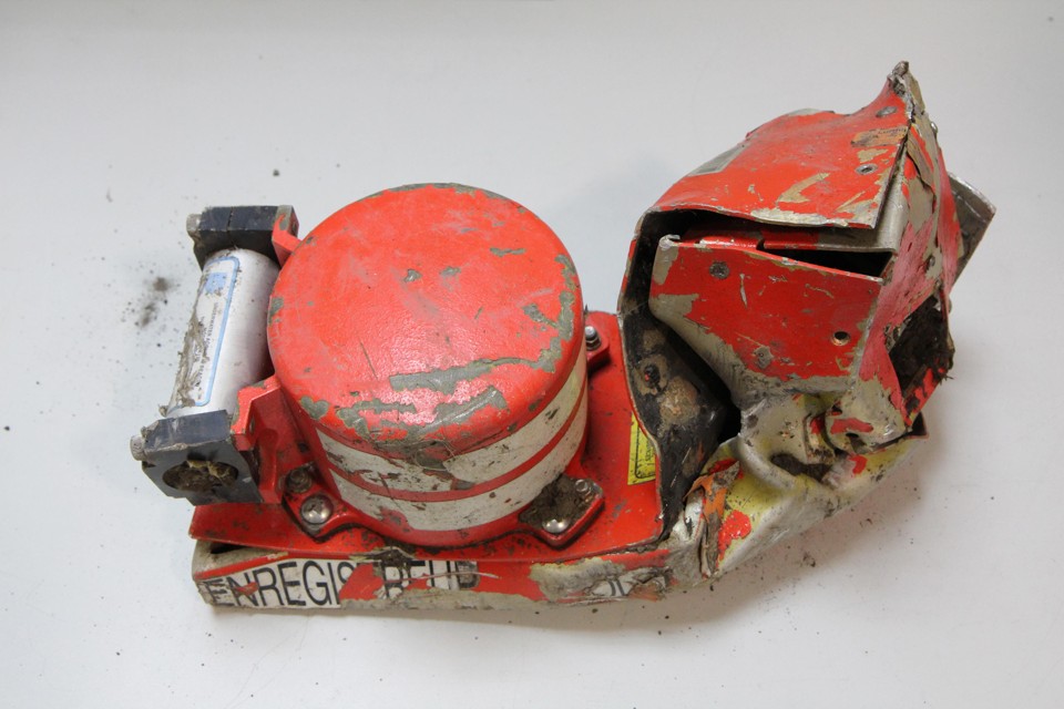 Caixa-preta do avião da Germanwings encontrada no local do acidente | Reuters