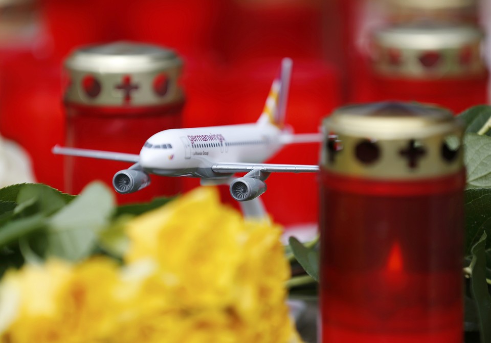 Homenagem às vítimas do voo da Germanwings no aeroporto de Bonn, na Alemanha | Wolfgang Rattay/Reuters